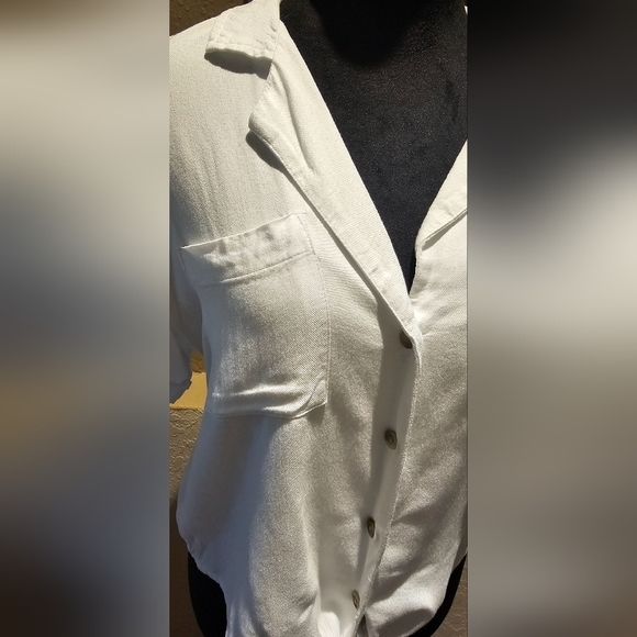 Hollister Crop White Button Up Two Pocket Camp Small With Tie Front Shirt - Picture 3 of 9